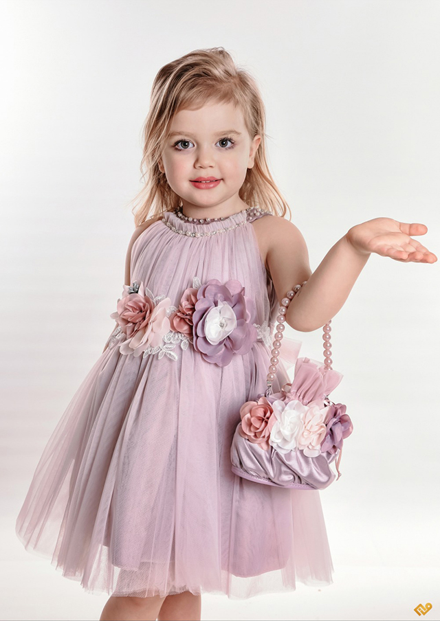 Çantalı Boyundan Bantlı İşlemeli Bebe