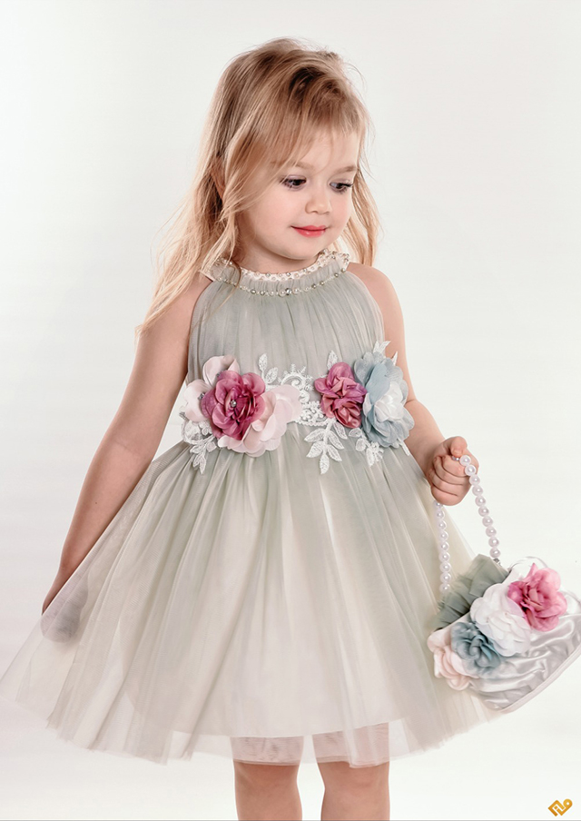 Çantalı Boyundan Bantlı İşlemeli Bebe